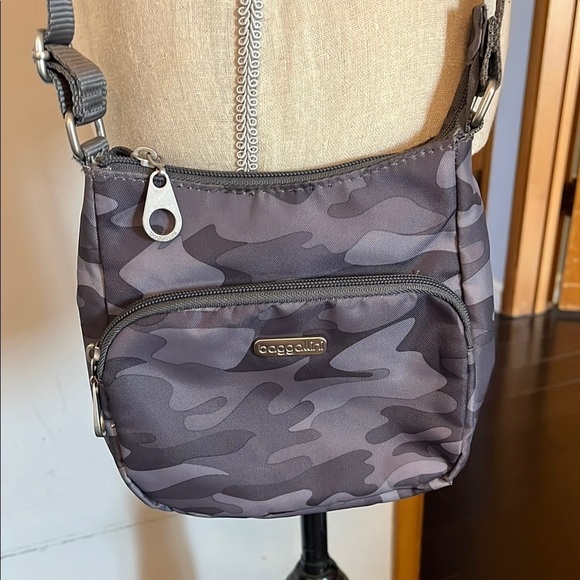 Baggallini Gray Crossbody Bag Compact and Casual - Picture 2 of 6